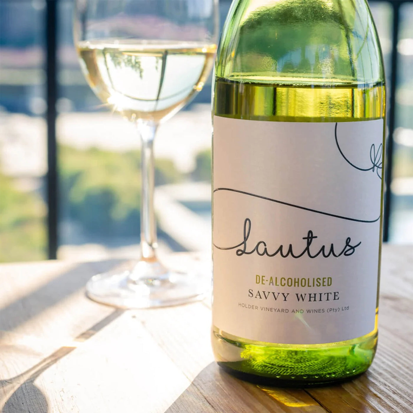 Lautus non-alcoholic sauvignon blanc white wine